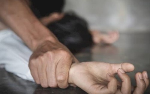 Istri Sadap Karet, Suami di Meranti Perkosa Adik Ipar