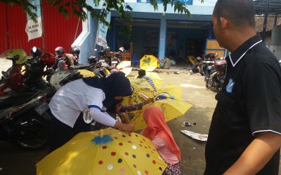 Hari Kartini, Warga Magetan Ikut Lomba Lukis Payung