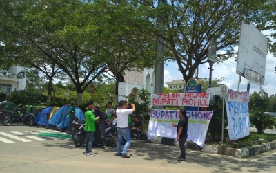 Tagih Janji Bupati Rohul, Puluhan Mahasiswa Lakukan Aksi