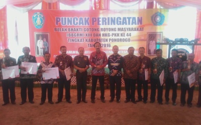 Bupati Ipong Ajak Masyarakat Selalu Gotong Royong