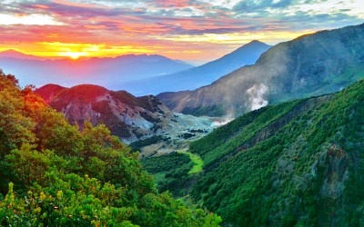 Destinasi Wisata Gunung Sambut Tahun Baru