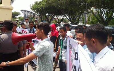 Mahasiswa Desak Kapolda Riau Tahan Mantan Bupati Bengkalis