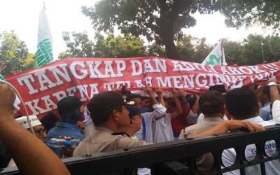 Laskar Kampung Luar Batang Serbu Kantor Ahok