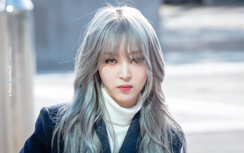 Mau Cat Rambut Warna Ash-Grey? Pikir Dulu Sebelum Melakukanya