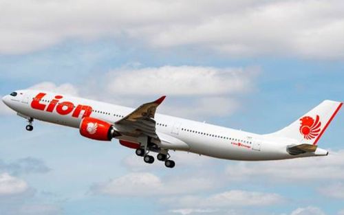 Mesin Pesawat Lion Air Rute Jakarta - Palembang Terbakar