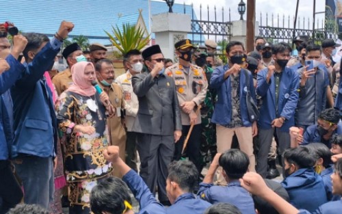 Geruduk Kantor Bupati Bengkalis, Ini Permintaan Mahasiswa