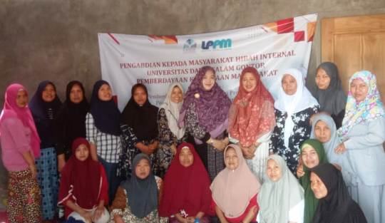 UNIDA Gontor Berdayakan Perempuan Melalui Program UP2K di Desa Turi