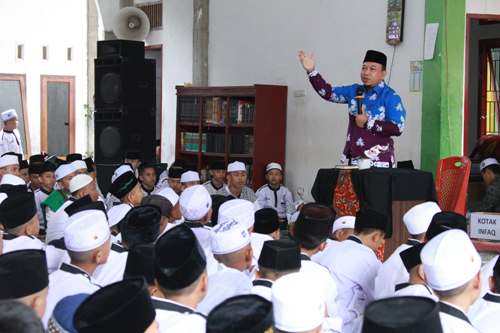 Wabup Husni : Memasukkan Anak ke Pondok Pesantren Pilihan Terbaik