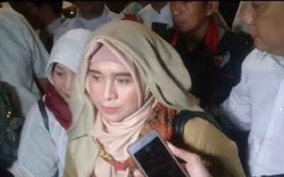 Ini Puisi Neno Warisman di Munajat 212 yang Disorot