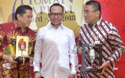 Menaker RI Serahkan Award IHCA IV 2018 Untuk Duo Irvandi