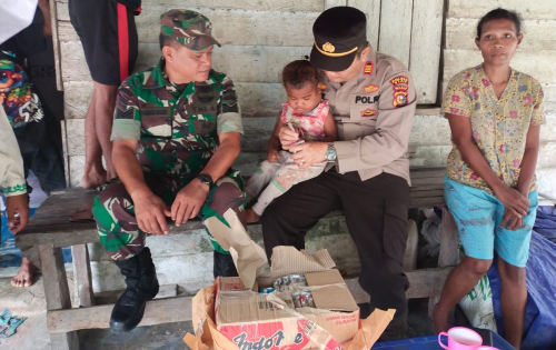 TNI - Polri Sambangi Seorang Anak Penderita Kelenjar Getah Bening di Minas