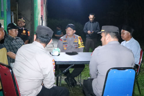 Pastikan Kamtibmas Jelang Pemilu, Kapolres Siak Blusukan Tengah Malam Ke Kampung