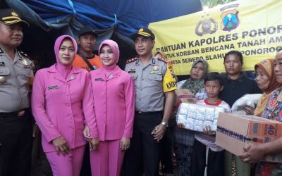 Kapolres Ponorogo Sambangi Pengungsi Tanah Gerak