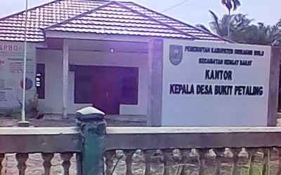 DD Tak Jelas, Kantor Desa Bukit Petaling Inhu Tutup