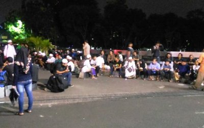 Ribuan Pendemo Serbu Nasi Boks di Masjid Istiqlal