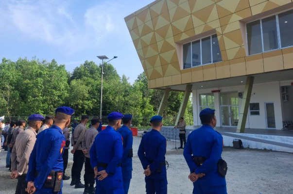 Polsek Sungai Apit Gelar Apel di Pos Pelayanan Pelabuhan Buton