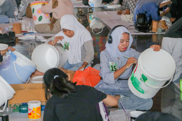 Rangkaian Grebeg Suro 2025, Pelajar di Ponorogo Ikuti Lomba Lukis Tong Sampah