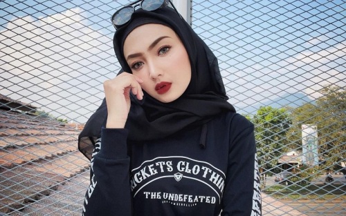 Riesca Rose Dihujat dan Dituding Jadi Selingkuhan Sule