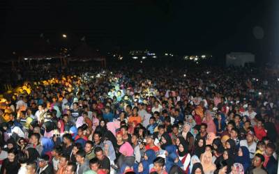 Gerimis Tak Surutkan Semangat Malam Hari Jadi Bengkalis