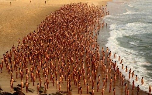 Heboh 2.500 Orang Telanjang Bulat di Pantai Australia, Ada Apa?