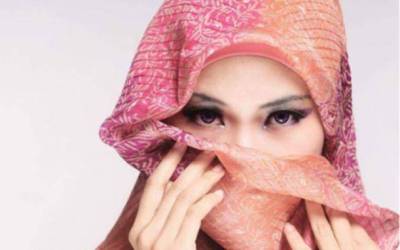 Ini Bahaya Pakai Hijab Saat Rambut Masih Basah