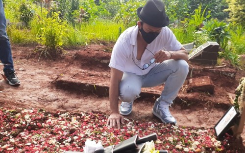 Bikin Konten di Makam Vanessa Angel, Denny Sumargo Dicibir