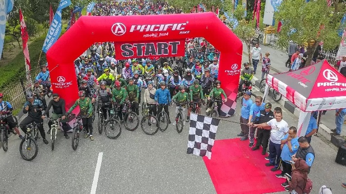 Ketua DPRD Pekanbaru Muhammad Isa Lahamid Lepas Peserta Fun Bike 2025