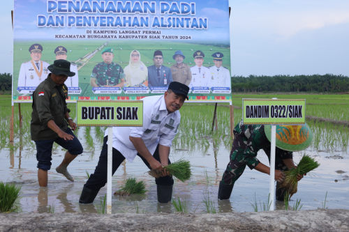 Serahkan 39 Unit Alsintan, Bupati Alfedri Harap Persoalan Air Teratasi