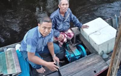 Kelompok Nelayan Panipahan Terima Bantuan Mesin Perahu