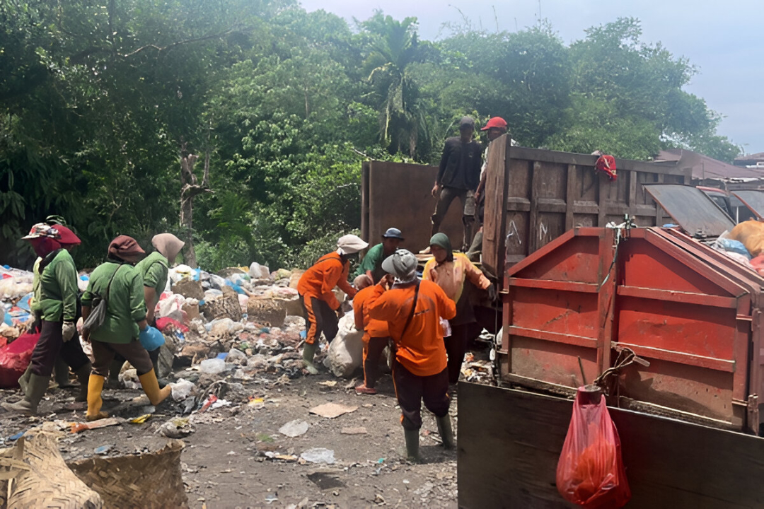 Sampah Menumpuk dan Bau Busuk di Ujung Batu, Begini Penjelasan DLH Rohul