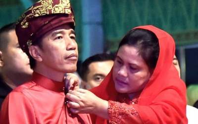 Jokowi Unggah Momen Mesra, Warganet 'Auto Baper'