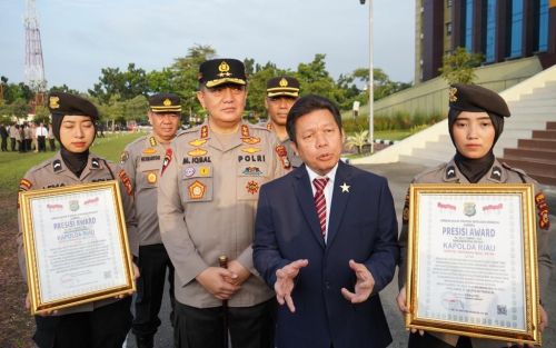 Berhasil Tangkap 1,2 Ton Sabu, Kapolda Riau Terima Presisi Award