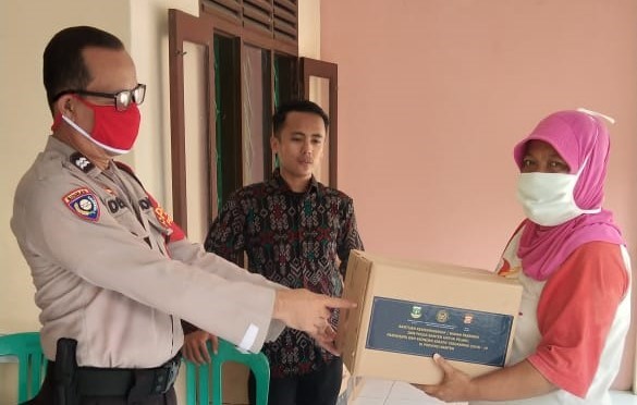 Polsek Balaraja Salurkan Bantuan Sosial