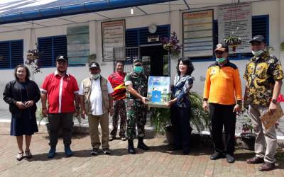 Pemkot Gunungsitoli Bagikan Alat Semprot Disinfektan