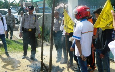 Massa IPMB Tuntut Kadis Perikanan Kampar Mundur