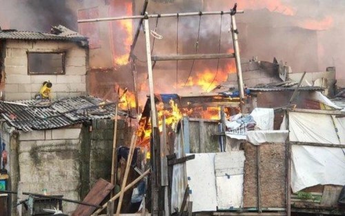 Korek Api Orang Gila Hanguskan 25 Rumah Warga