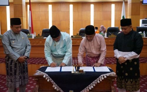 Bupati Alfedri Sampaikan Ranperda APBD Kabupaten Siak