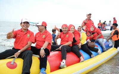 Keindahan Pantai Rupat Pukau Wisatawan Mancanegara