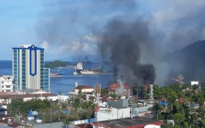 Kantor Pos dan Telkomsel Jayapura Ikut Dibakar Massa