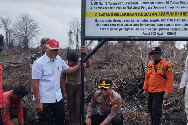 Polres Bengkalis Pasang Plang Peringatan Pencegahan Karhutla di Kawasan Hutan