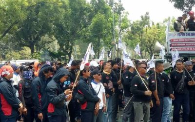 Minta UMP Naik 16%, Buruh Geruduk Kantor Anies