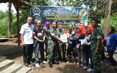 Dandim Ponorogo Serah Terima Bedah Rumah Mbah Sarijah