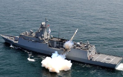 Kapal Iran Mendekat, Angkatan Laut AS Lepaskan Tembakan