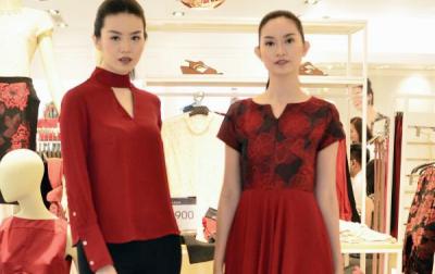 Tampil Gaya Bernuansa Merah jadi Koleksi Imlek