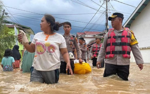 Banjir Kiriman dari Sumut dan Sumbar, Ribuan Rumah di Rohul Terendam Banjir