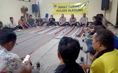 Gelar Jum'at Curhat, Cara Polsek Slahung Dekati Masyarakat