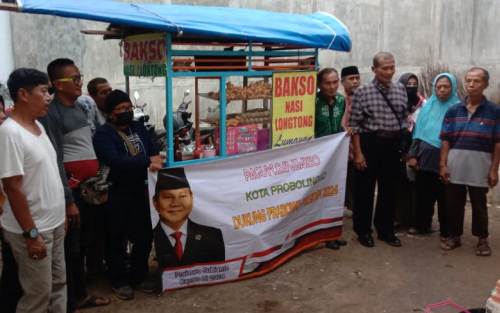 Penjual Bakso Probolinggo Yakin Prabowo Bisa Lanjutkan Kepemimpinan