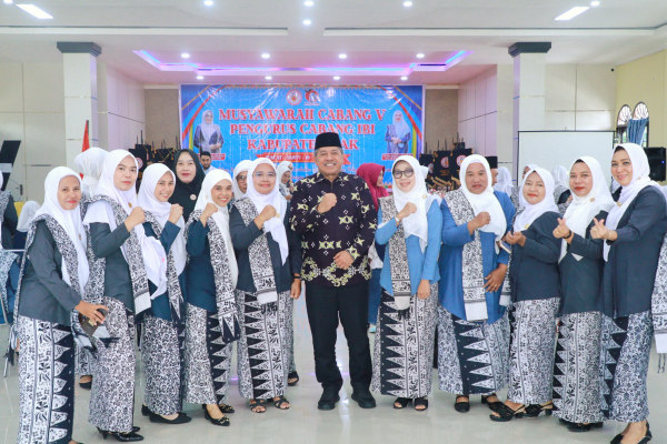 Buka Muscab V IBI Kabupaten Siak, Alfedri Harap Bidan Bisa Terus Berinovasi