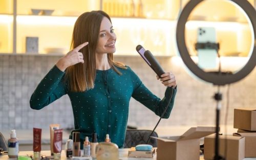 Produk Pelurus Rambut Kimia Bisa Sebabkan Kanker Rahim