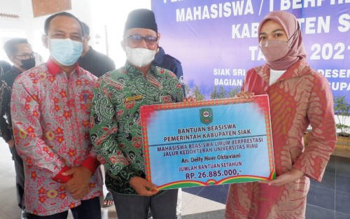 3759 Orang Pelajar dan Mahasiswa Siak Terima Beasiswa